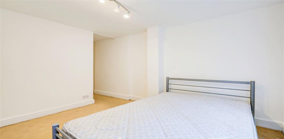 			2 Bedroom, 1 bath, 1 reception Flat			 Cotleigh Road, West Hampstead